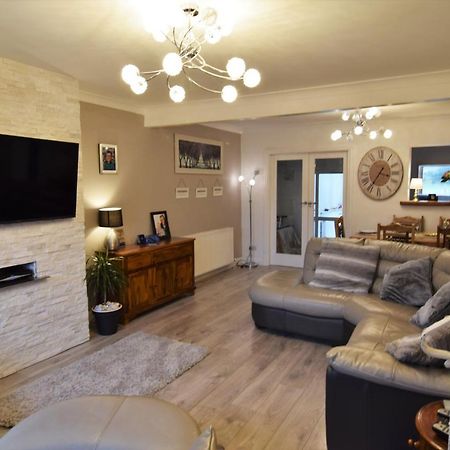 Mikes At Menai - Stylish & Spacious 3 Bed House In Menai Bridge. Exterior photo
