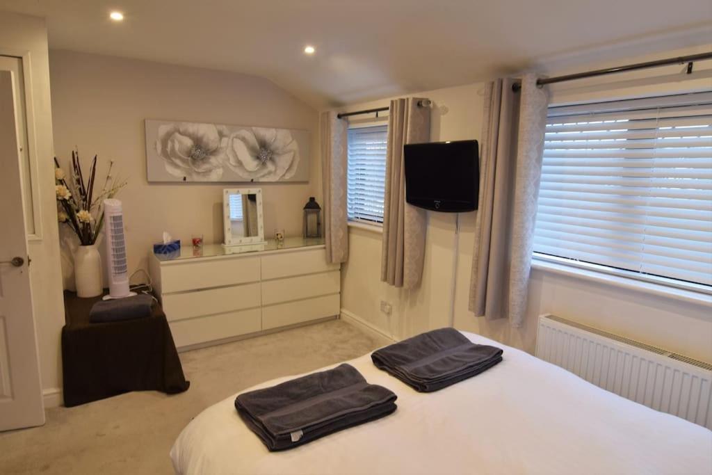 Mikes At Menai - Stylish & Spacious 3 Bed House In Menai Bridge. Exterior photo
