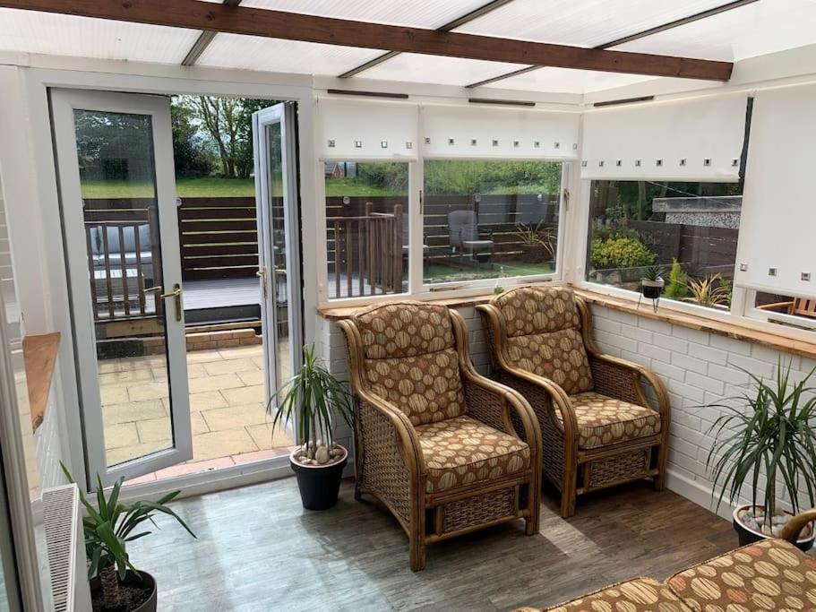 Mikes At Menai - Stylish & Spacious 3 Bed House In Menai Bridge. Exterior photo