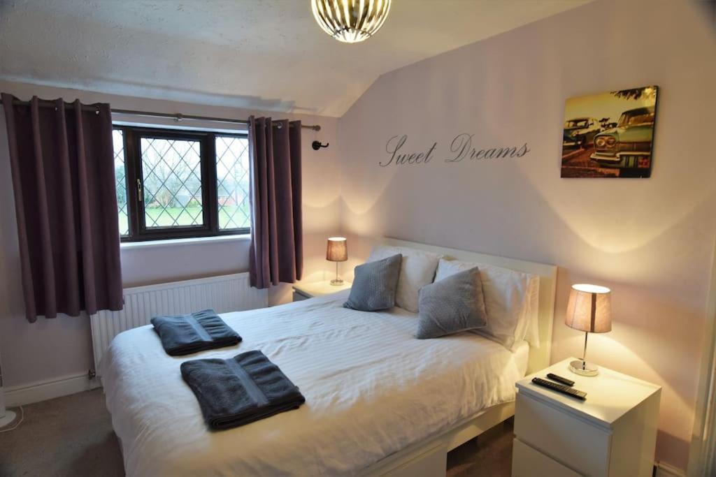 Mikes At Menai - Stylish & Spacious 3 Bed House In Menai Bridge. Exterior photo