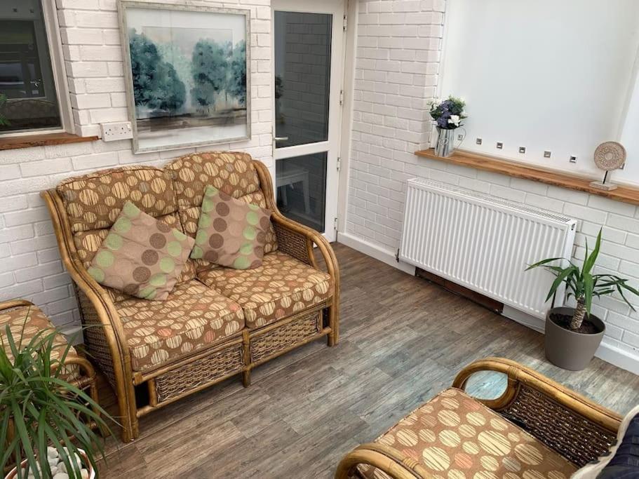 Mikes At Menai - Stylish & Spacious 3 Bed House In Menai Bridge. Exterior photo